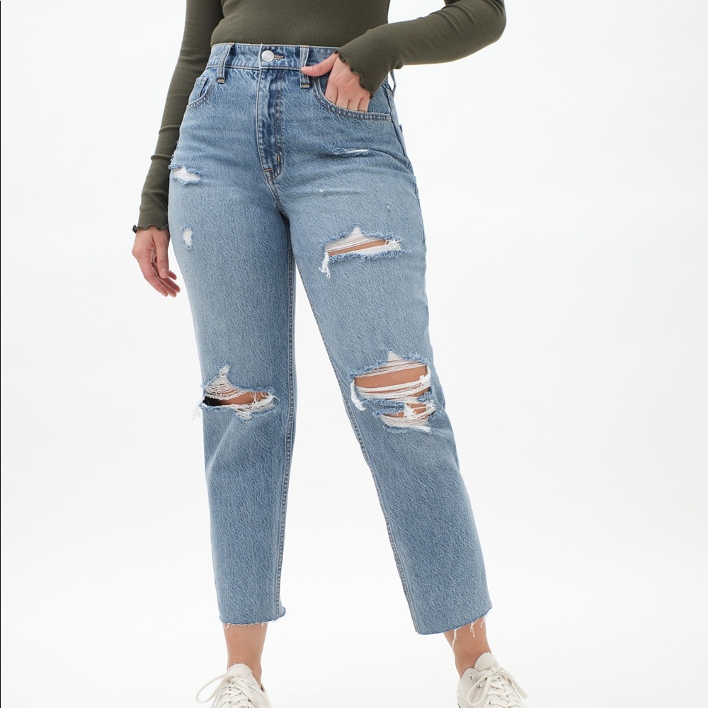 NWOT LIGHT WASH High Waisted MOM JEANS